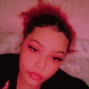 Meet your Posher, Amira